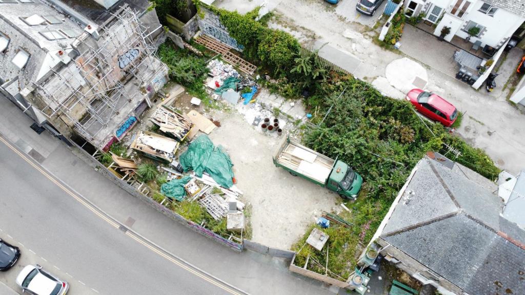 Lot: 39 - FREEHOLD LAND WITH PLANNING - Aeriel view of the site